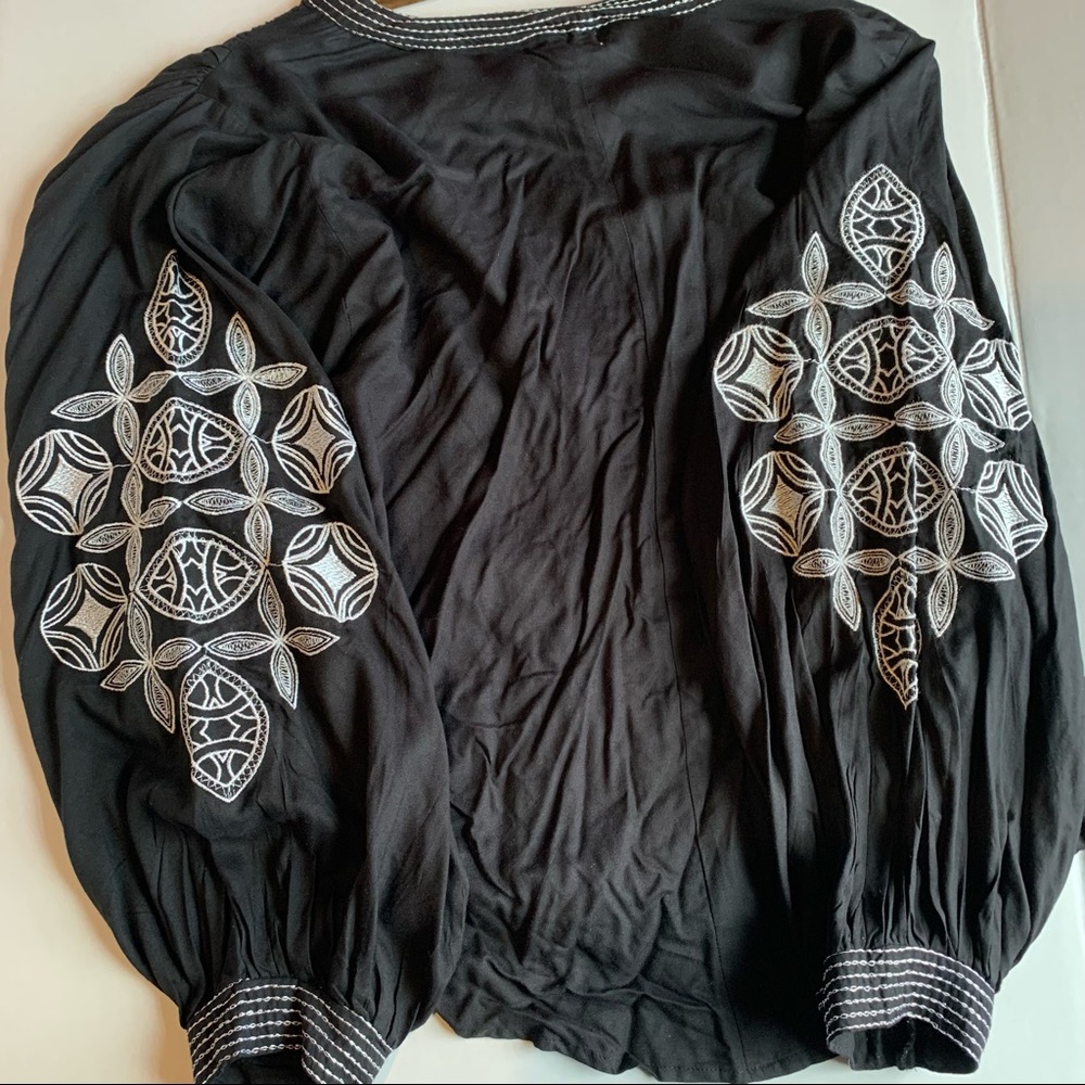 Forever21 Girl Soul 1x Bohemian embroidered top